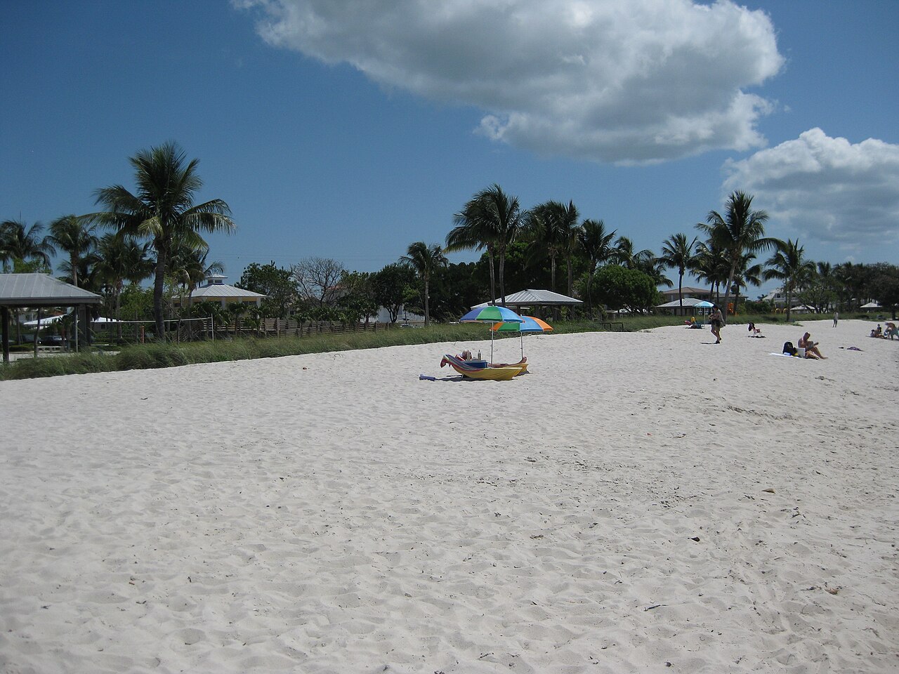 White sand, palm trees and picnic shelters at Sombrero Beach in Marathon